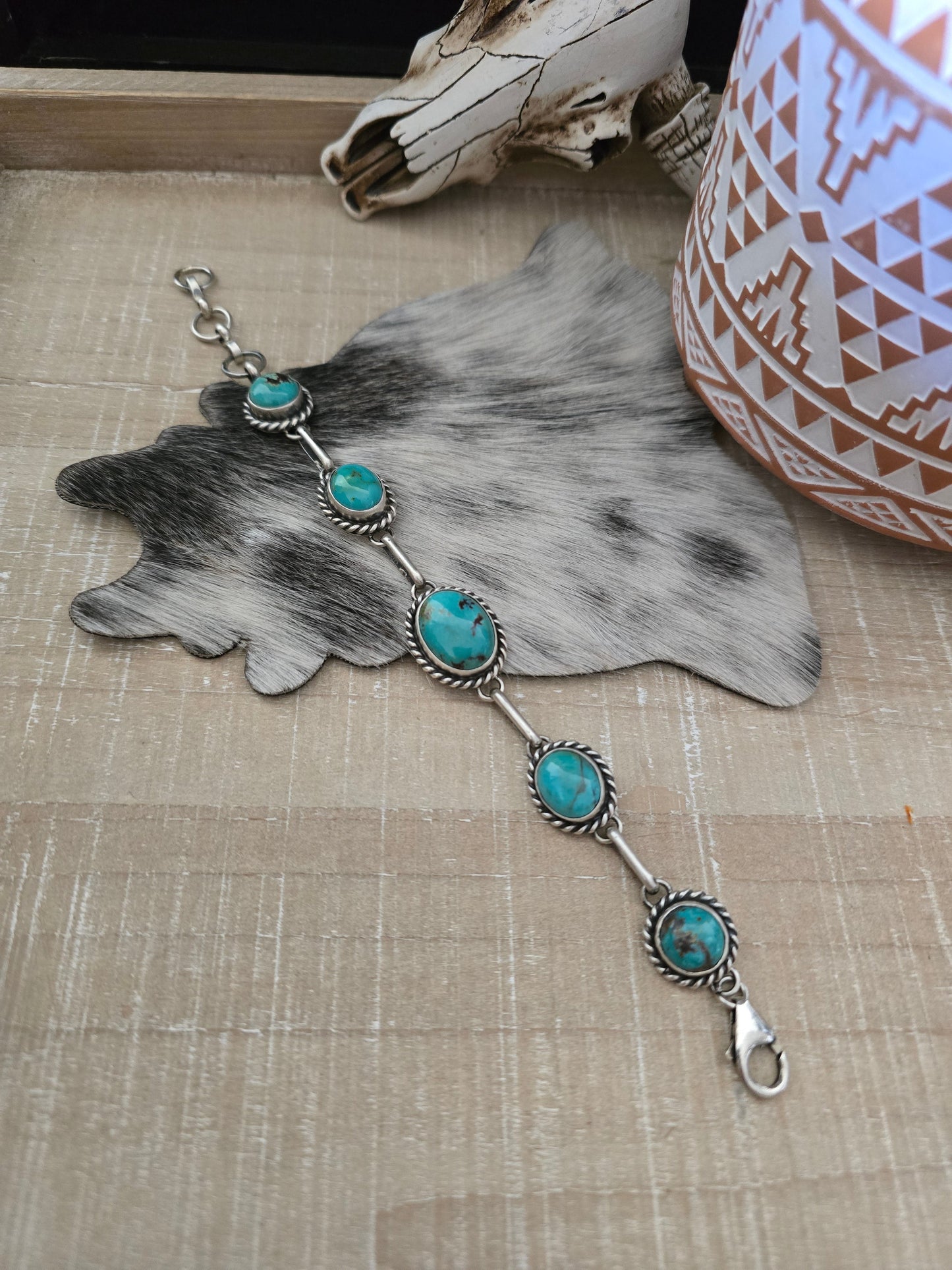 AUGUSTINE LARGO FIVE KINGMAN TURQUOISE STONE BRACELET