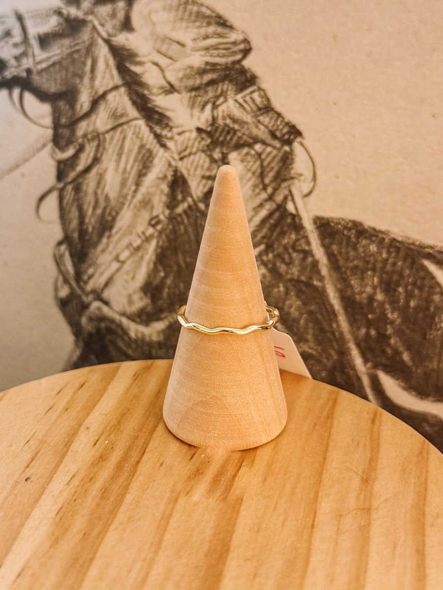 Evant Wavy Stacker Ring - Gold