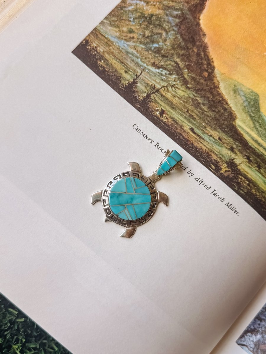 Hooks Turquoise Turtle Necklace Pendant