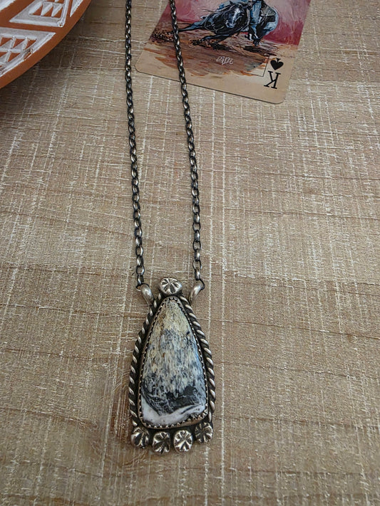VIRGINIA HINIO WHITE BUFFALO NECKLACE