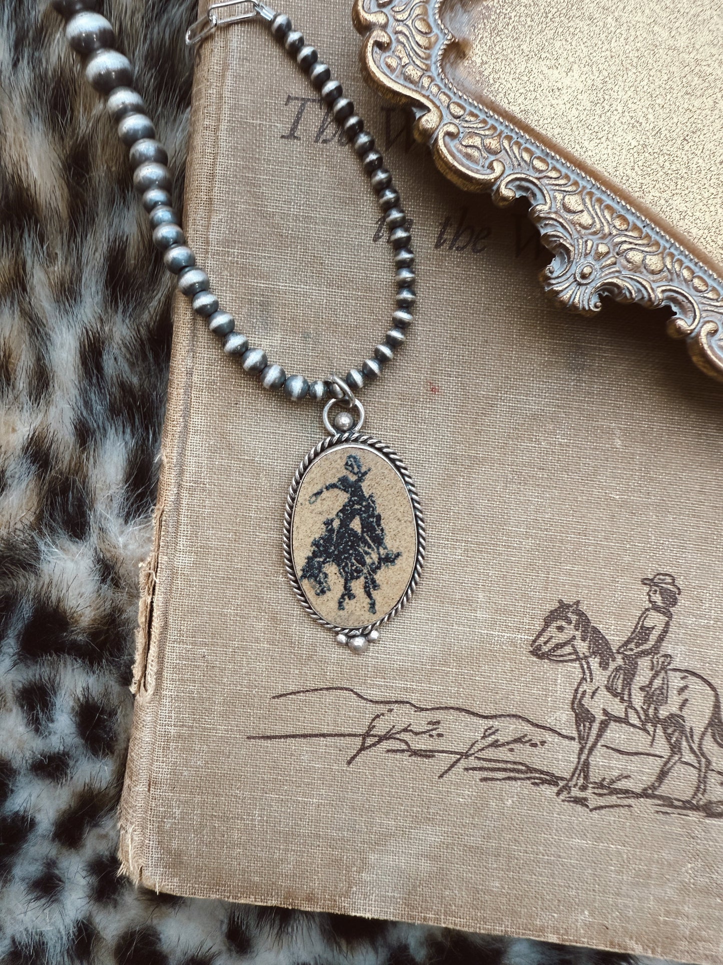 The Broncin pendant
