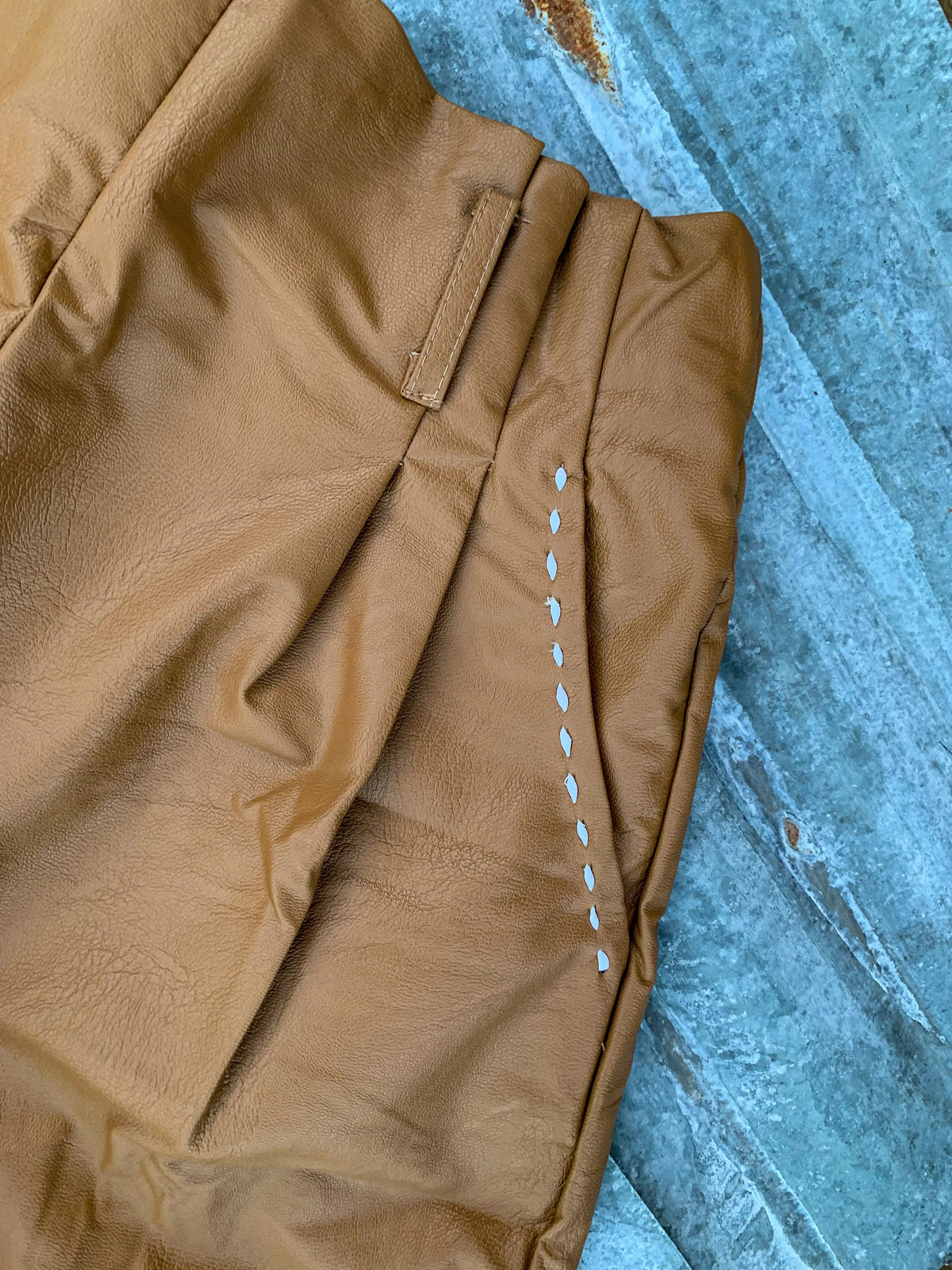 Buckstitch Shorts in Tan