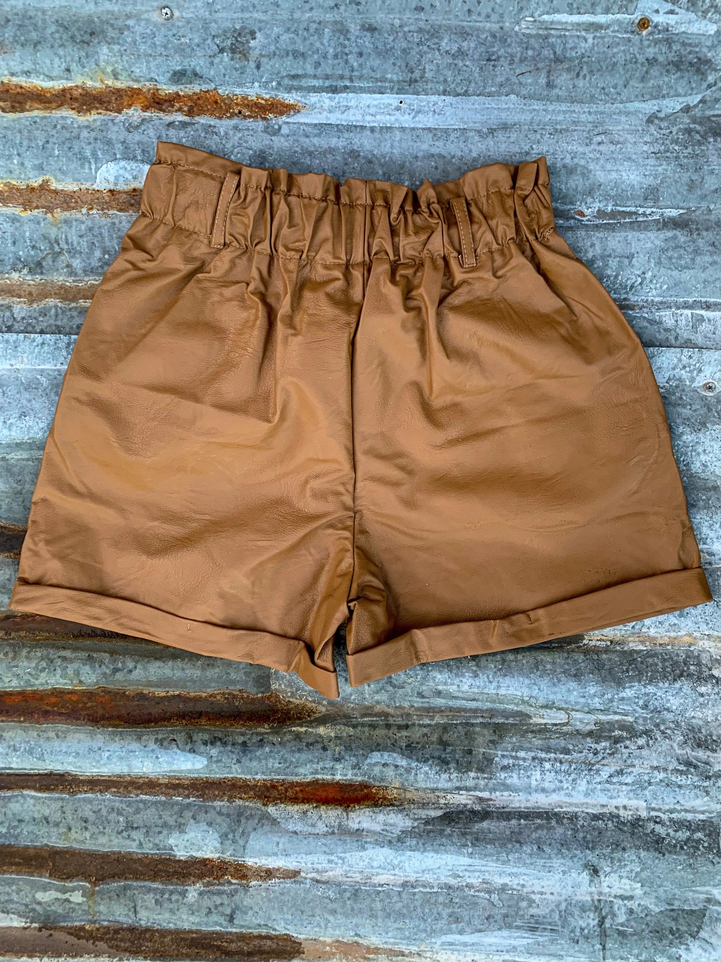 Buckstitch Shorts in Tan