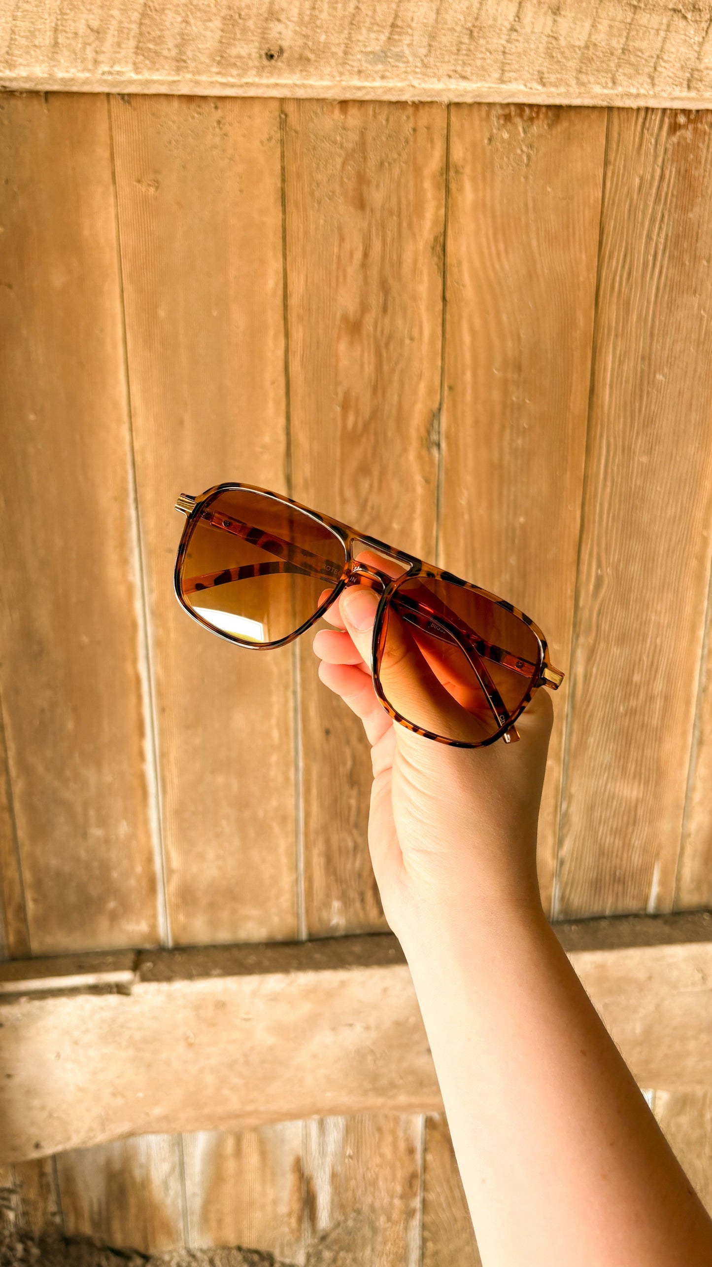 AVIATOR SUNGLASSES