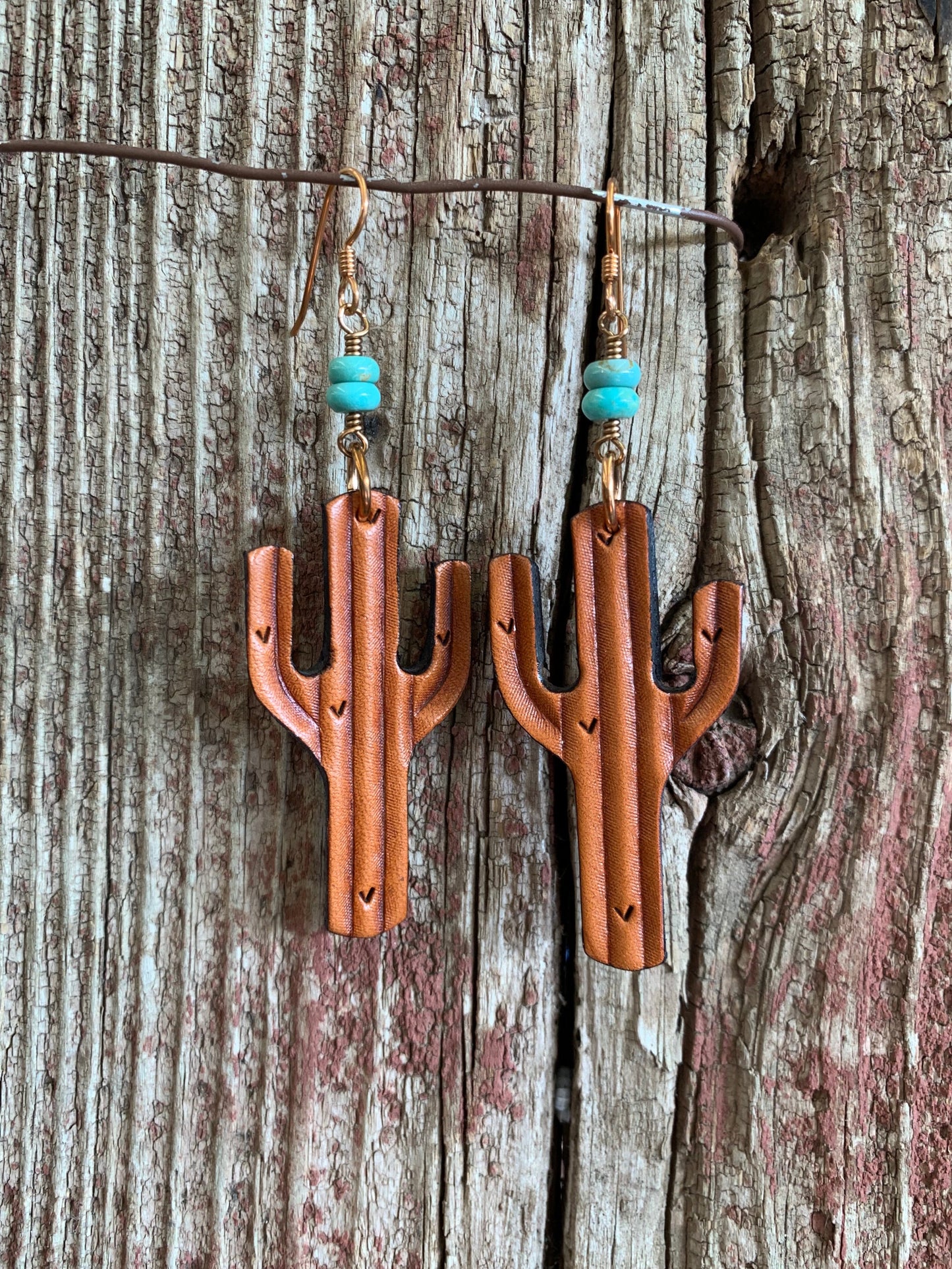 13982 Lthr Saguaro w/Turq Earrings