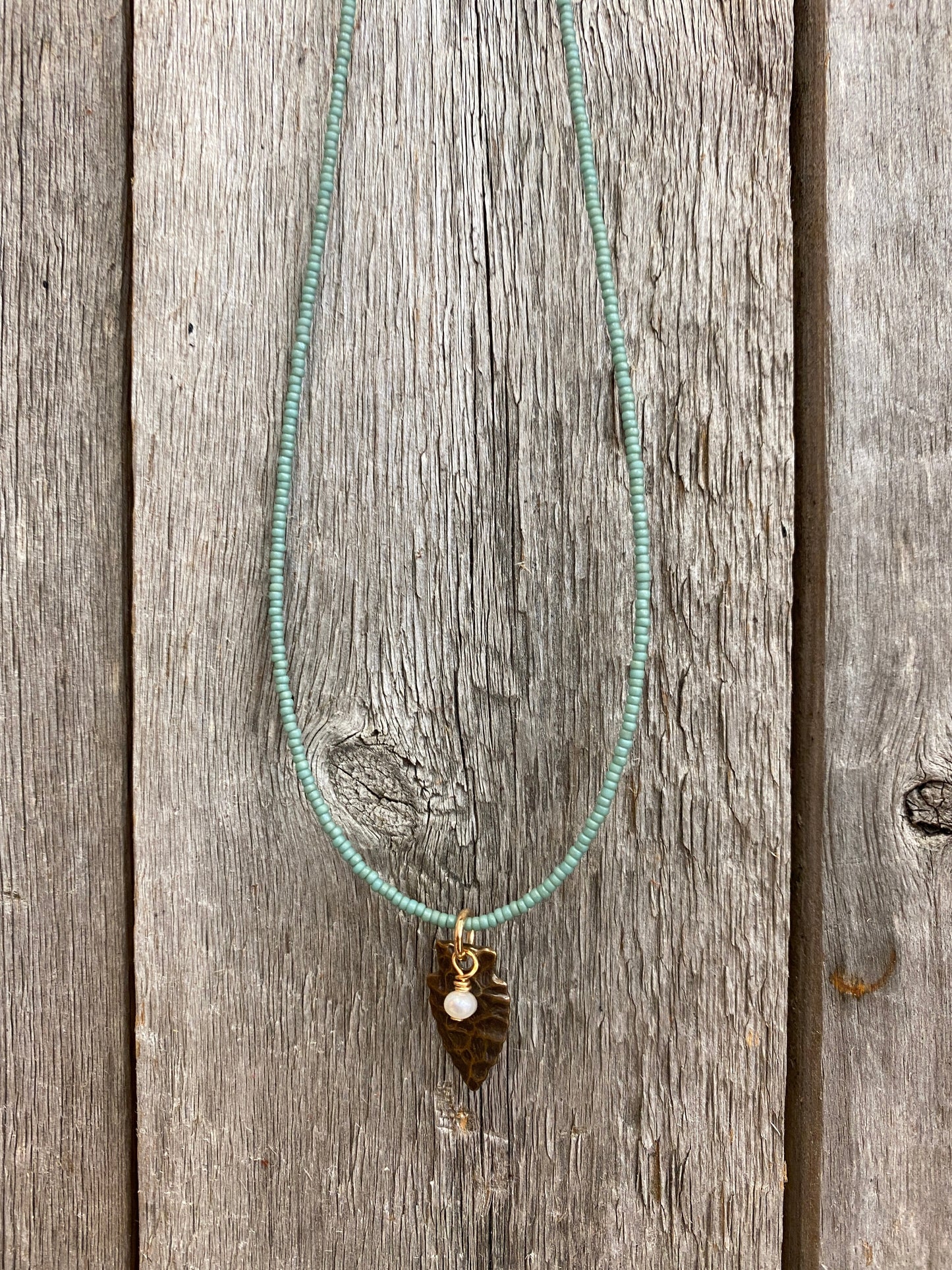17082 Tiny Seed Beads w/Brz Arrowhead & Stone Drop