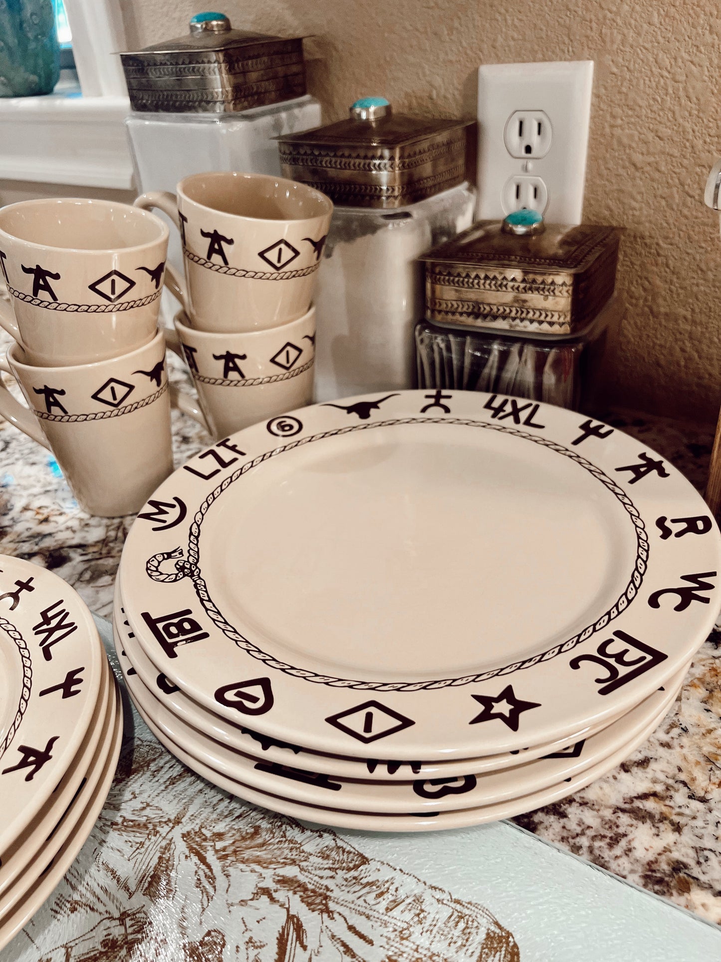 The 16 Piece Branded Dinnerware