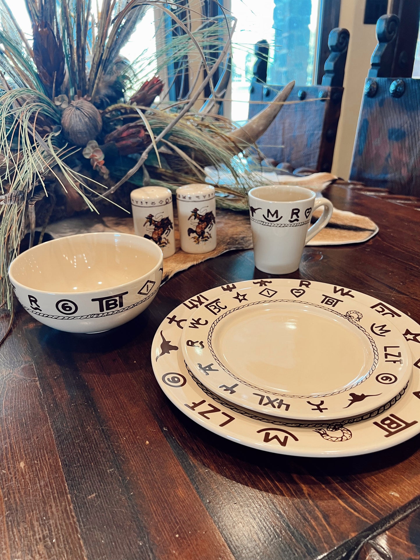 The 16 Piece Branded Dinnerware