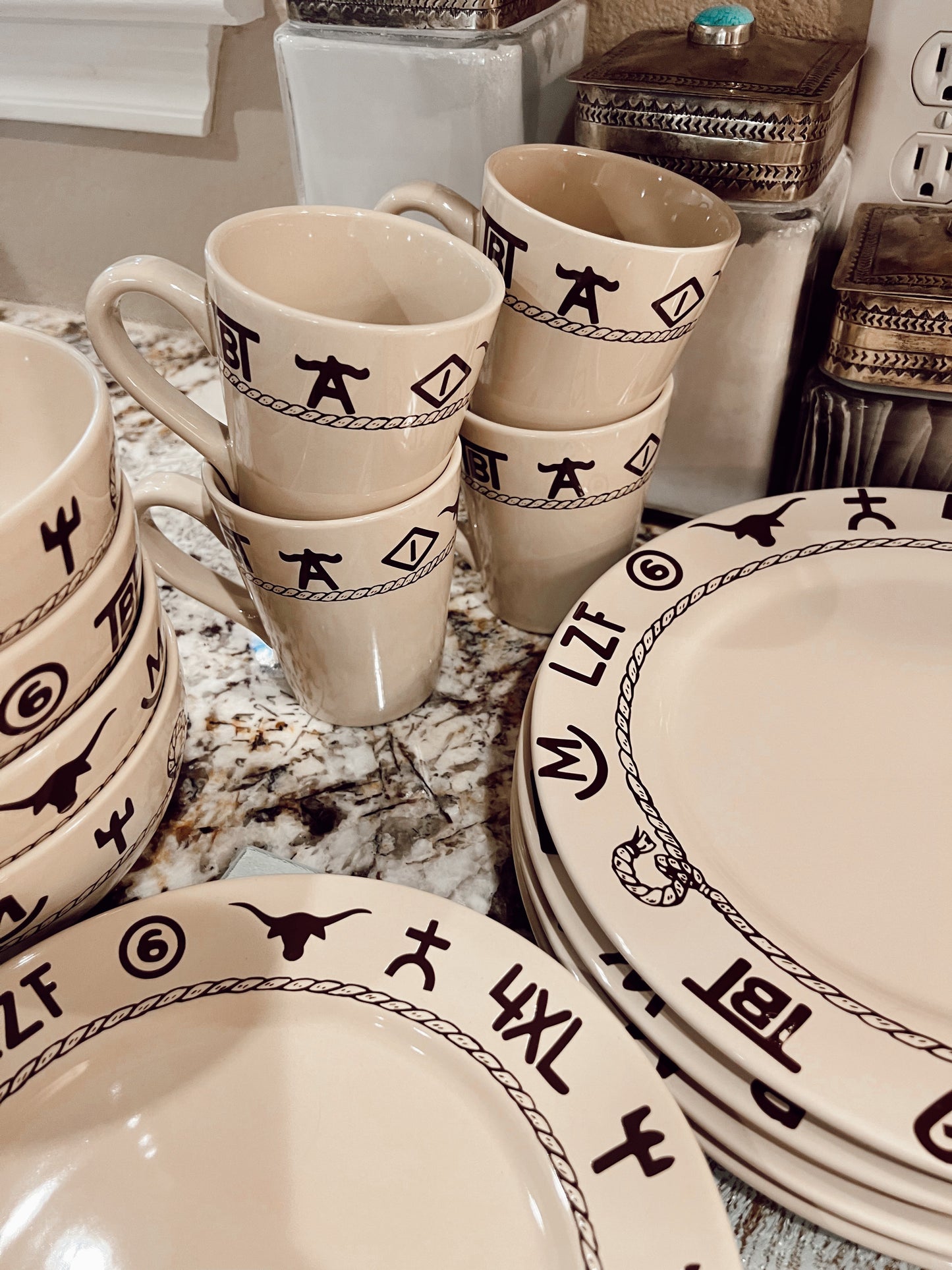 The 16 Piece Branded Dinnerware