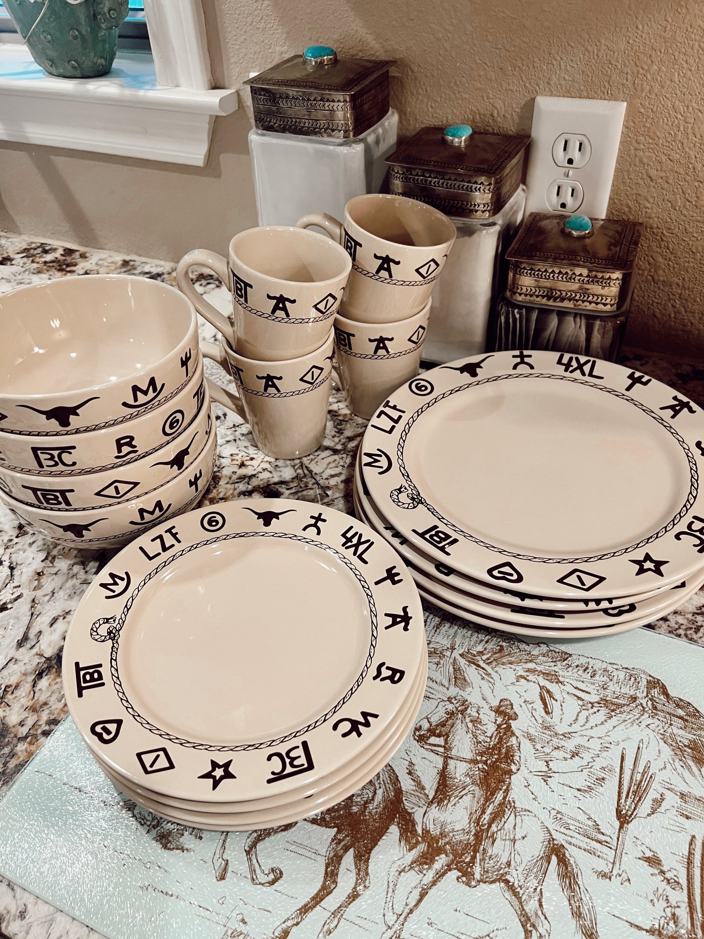 The 16 Piece Branded Dinnerware