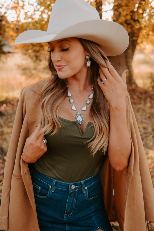 Overton Sonoran Gold/White Buffalo Necklace + Earring Set